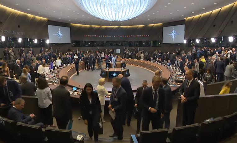 Jedna od NATO konferencija... Jedna od NATO konferencija...